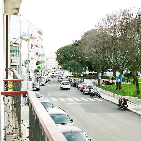 Joivy Modern 1-Bed Apt With Terrace, Moments From Sao Bento Palace Lisbon Exterior photo